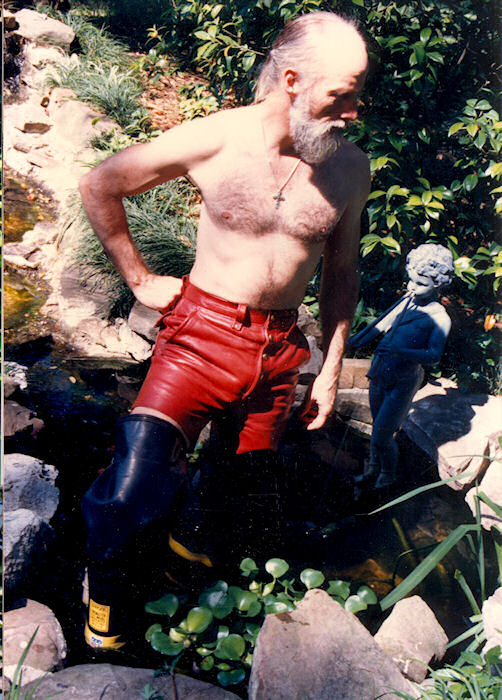 Red Leather Harold and Pipe