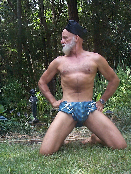 Turquoise Bulged Tom Kneeling