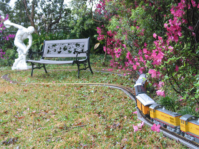 Discobolos Station surrounded by azaleas!