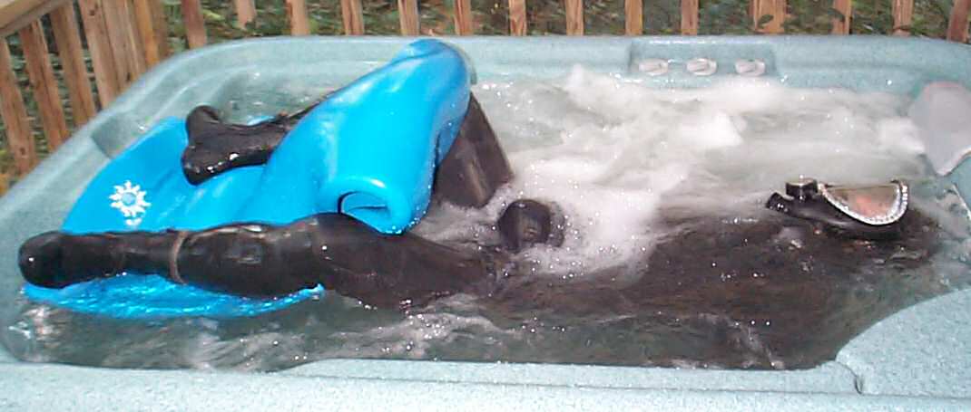 Thigh-clinched Spa Float